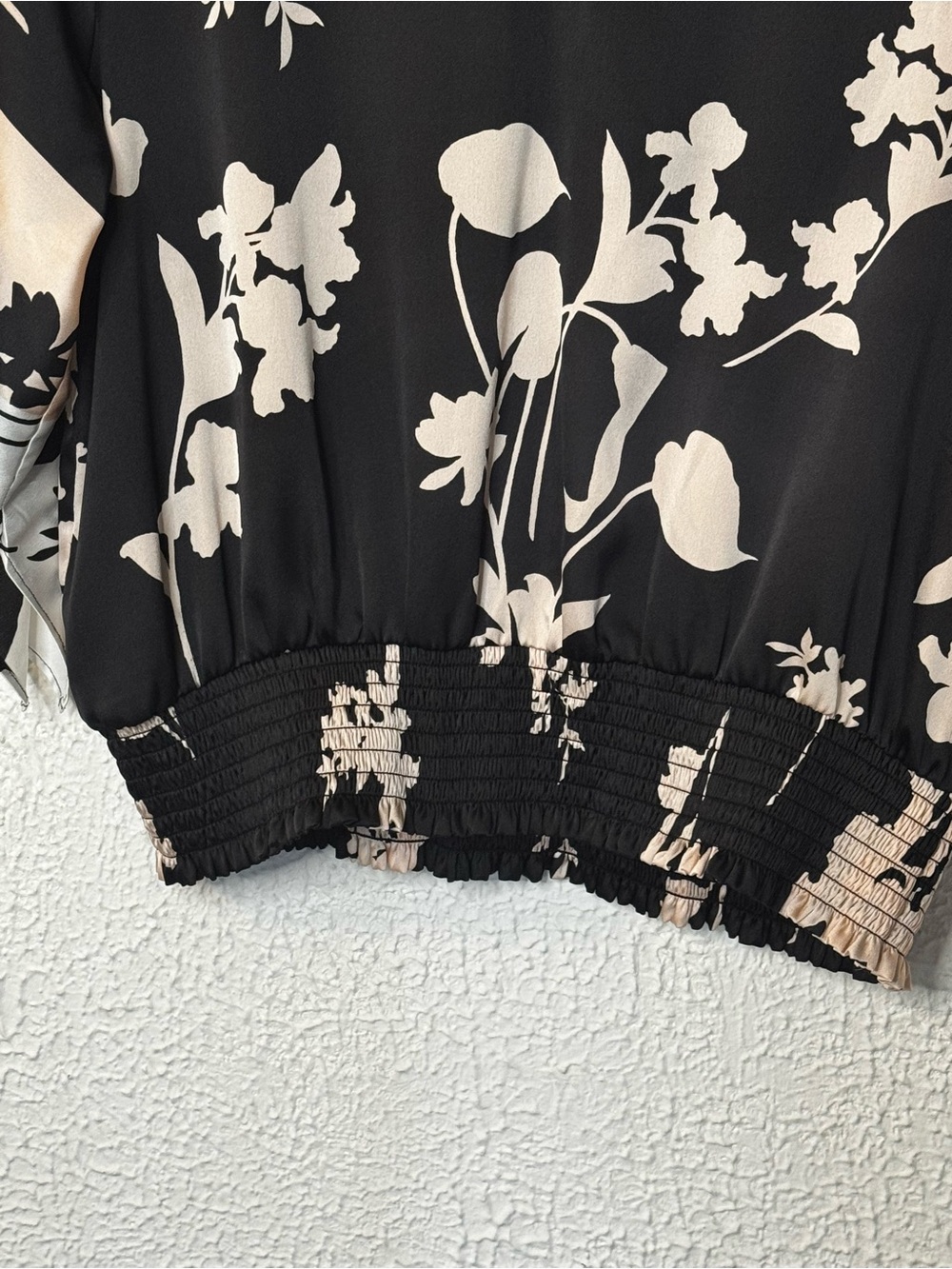 White House Black Market Black Floral V-Neck Blouson Top - Picture 3 of 9